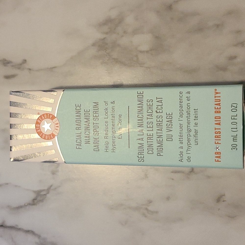 First Aid Beauty Facial Radiance Niacinamide Dark Spot Serum